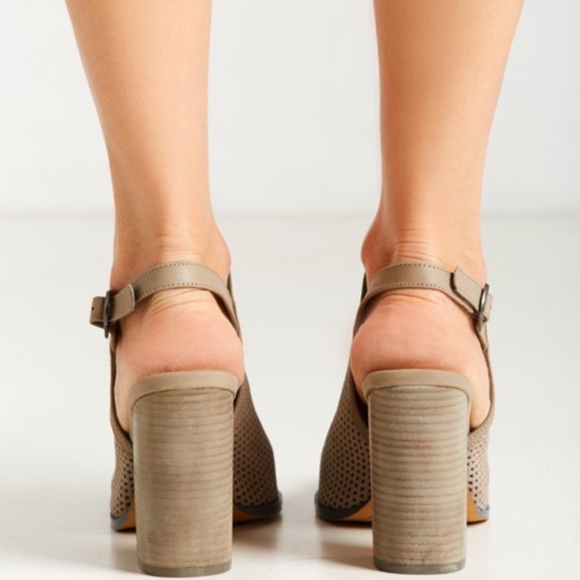 🆕 Kelsi Dagger Heels - Picture 3 of 17